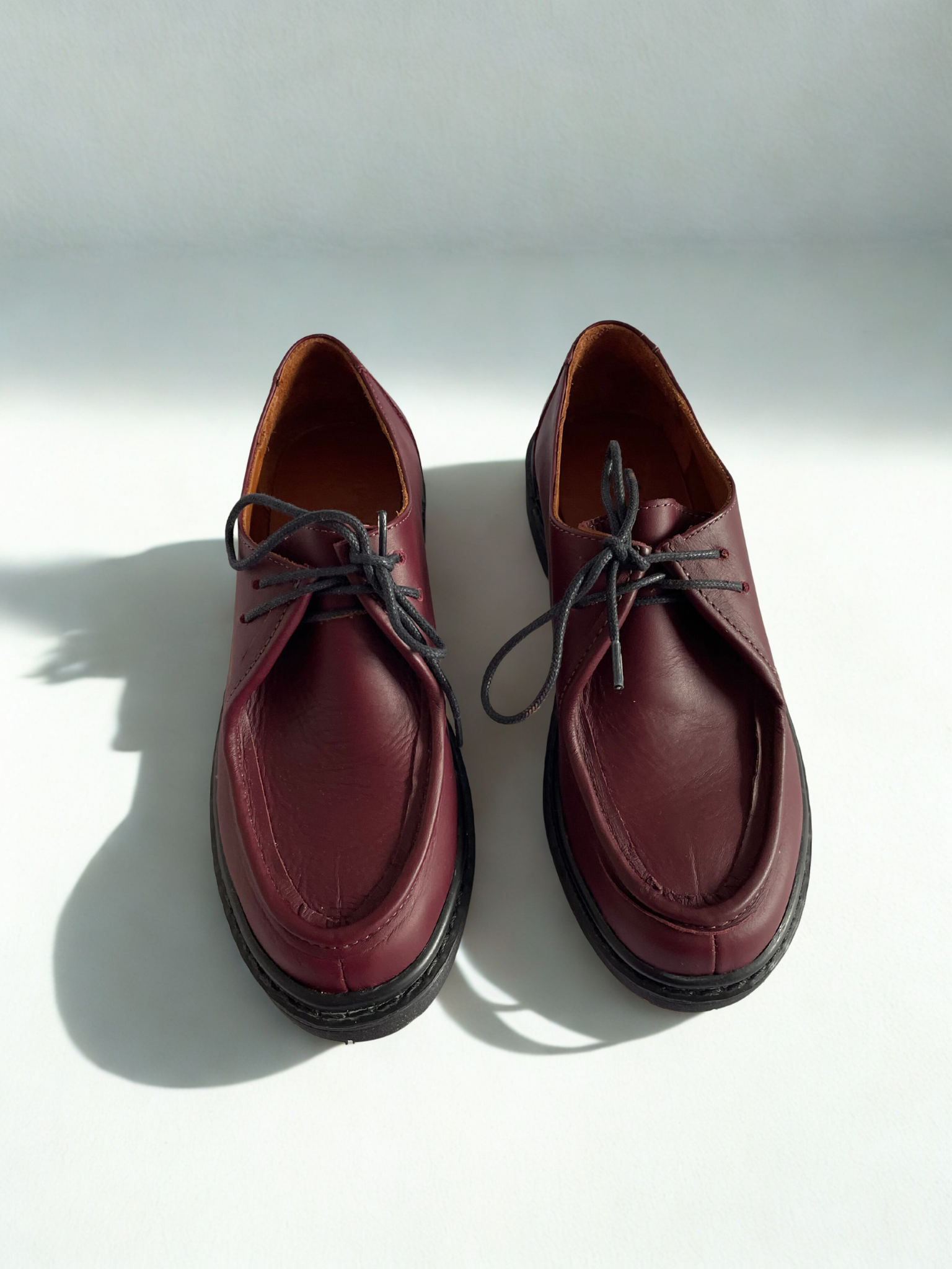 ESTILO MOCASÍN BURDEO